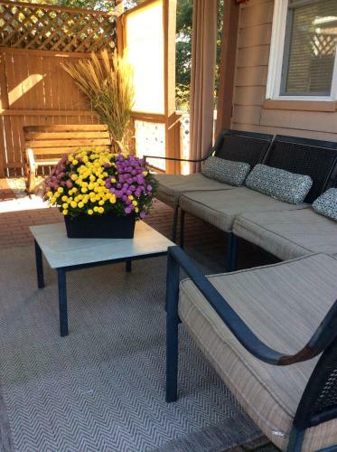 Poconos Farmhouse, Private Hot Tub And Pool At Camelback