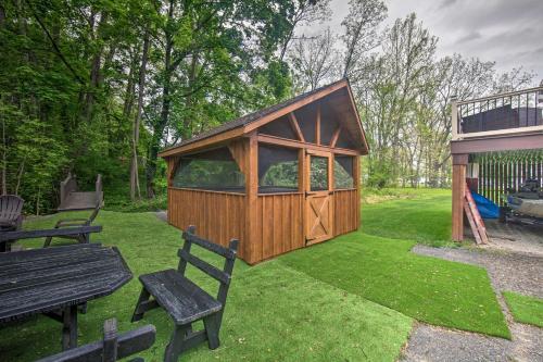 Pet-friendly Lakeview Cabin With Hot Tub!
