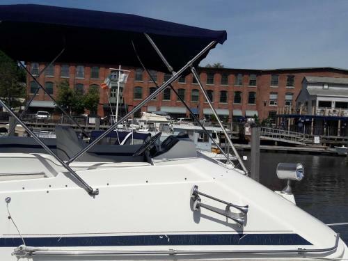 Gladys - Waterfront Bayliner 32