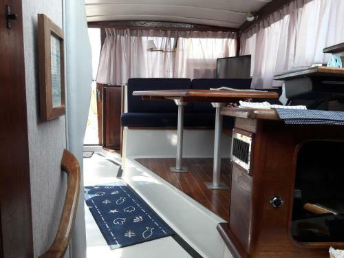 Gladys - Waterfront Bayliner 32
