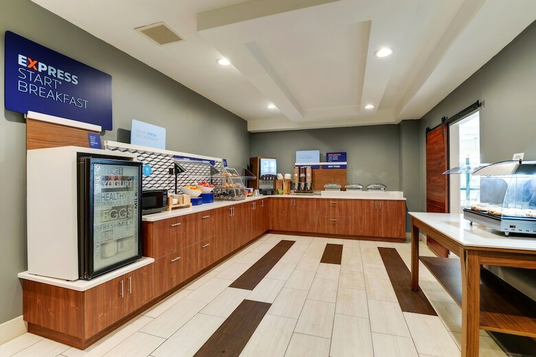 Holiday Inn Express Hotel & Suites Bryan-montpelier