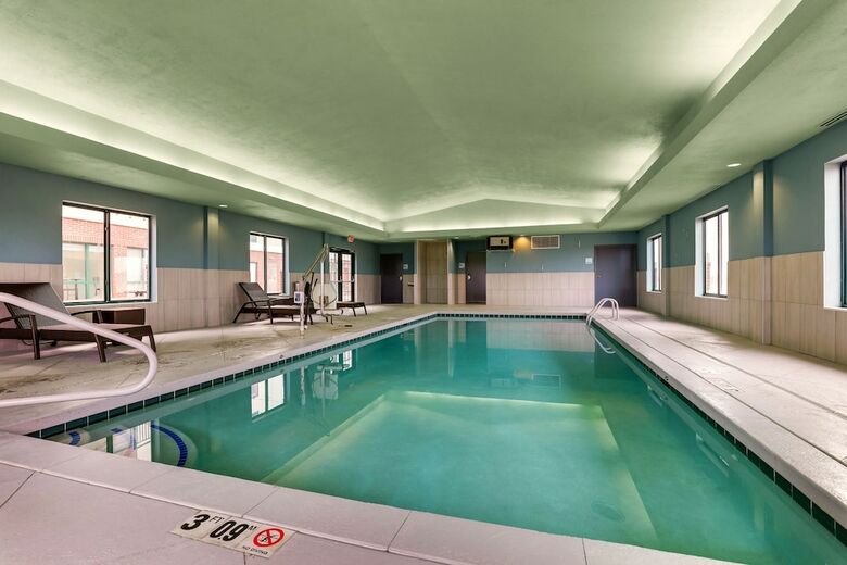 Holiday Inn Express Hotel & Suites Bryan-montpelier