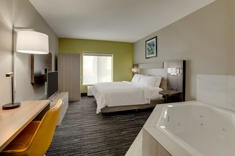 Holiday Inn Express Hotel & Suites Bryan-montpelier