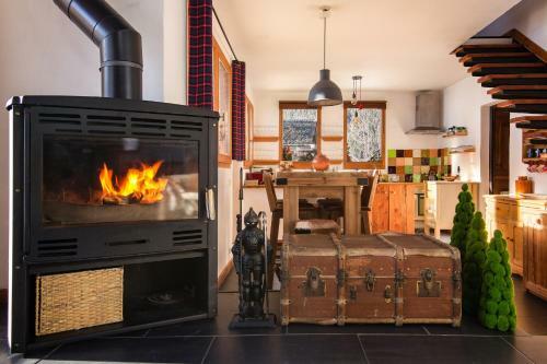 Warm & Cosy 3br Chalet W/ Fireplace In Nature