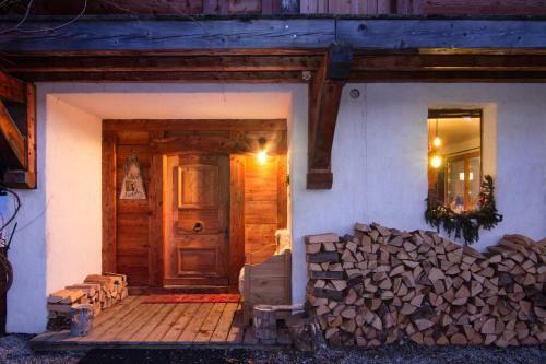 Warm & Cosy 3br Chalet W/ Fireplace In Nature