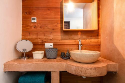 Warm & Cosy 3br Chalet W/ Fireplace In Nature