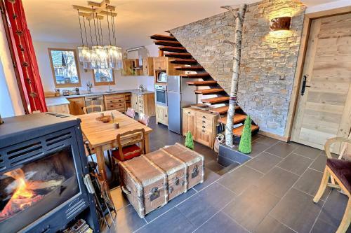 Warm & Cosy 3br Chalet W/ Fireplace In Nature