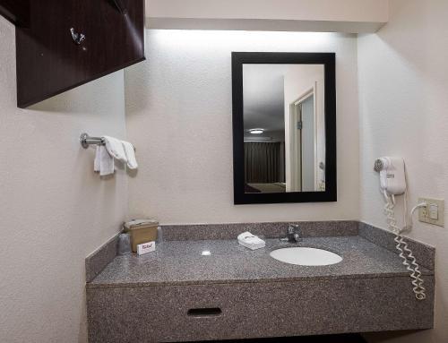 Hotel Red Roof Inn Cincinnati East - Beechmont