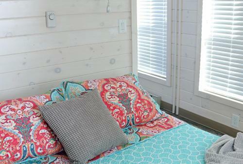 New Waterfront Cabin On The Large Sundeck #23 Cabin