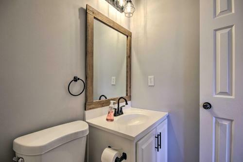 Updated Home With Yard About 7 Mi To Dtwn Columbia!