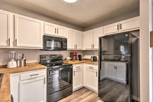 Updated Home With Yard About 7 Mi To Dtwn Columbia!