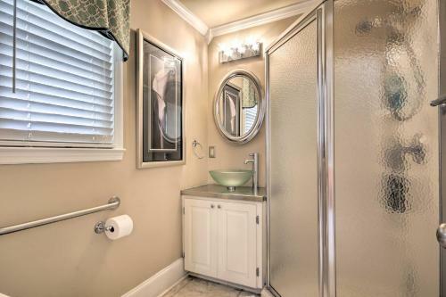 Lakefront Oasis With Hot Tub And Outdoor Kitchen!