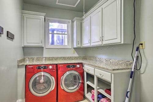 Lakefront Oasis With Hot Tub And Outdoor Kitchen!