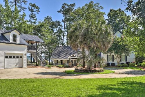 Lakefront Oasis With Hot Tub And Outdoor Kitchen!