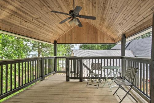 Lakefront Oasis With Hot Tub And Outdoor Kitchen!