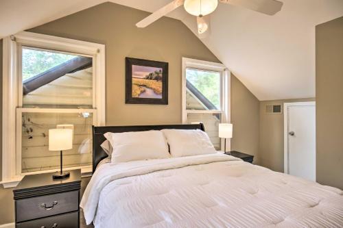Lakefront Oasis With Hot Tub And Outdoor Kitchen!