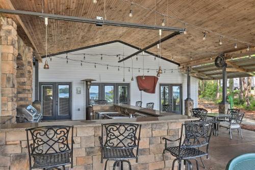 Lakefront Oasis With Hot Tub And Outdoor Kitchen!