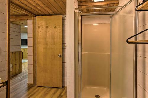 Pickens Cabin With Spacious Kitchen And Dining Area!