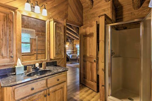 Pickens Cabin With Spacious Kitchen And Dining Area!