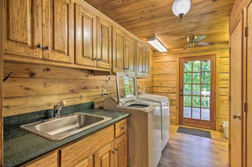 Pickens Cabin With Spacious Kitchen And Dining Area!