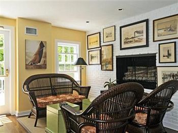 Bed & Breakfast The Hedges Inn
