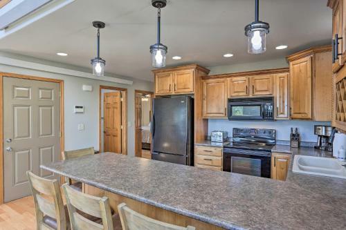 Spacious Lead Cabin With Game Room About 1 Mi Dtwn!