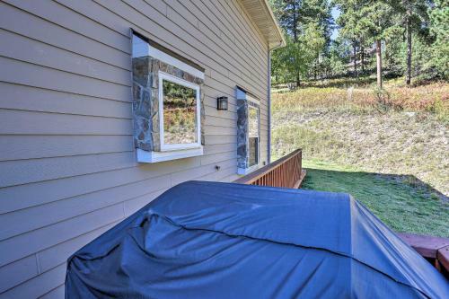 Spacious Lead Cabin With Game Room About 1 Mi Dtwn!