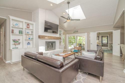 Mooring Buoy 187, 4 Bedrooms, Deck, Lagoon, Sleeps 10