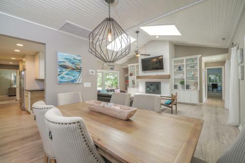 Mooring Buoy 187, 4 Bedrooms, Deck, Lagoon, Sleeps 10