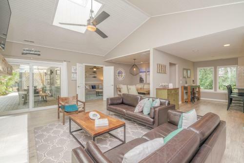 Mooring Buoy 187, 4 Bedrooms, Deck, Lagoon, Sleeps 10