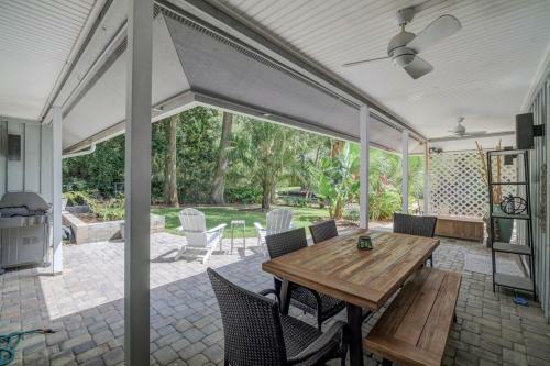 Mooring Buoy 187, 4 Bedrooms, Deck, Lagoon, Sleeps 10