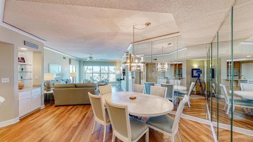 Villa 5207 Hampton Place South