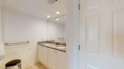 2215 Villamare