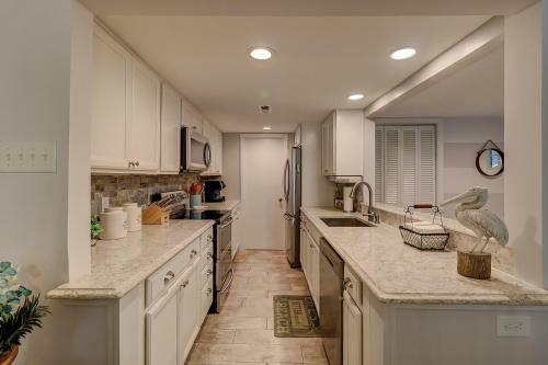 19 Sailmaster 3 Br Condo Shipyard Pool