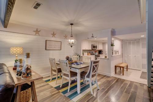 19 Sailmaster 3 Br Condo Shipyard Pool