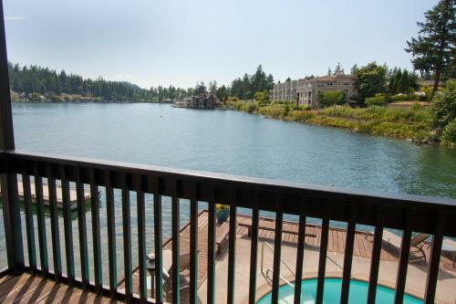 Hotel Lakeshore Inn