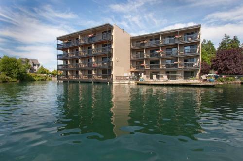 Hotel Lakeshore Inn