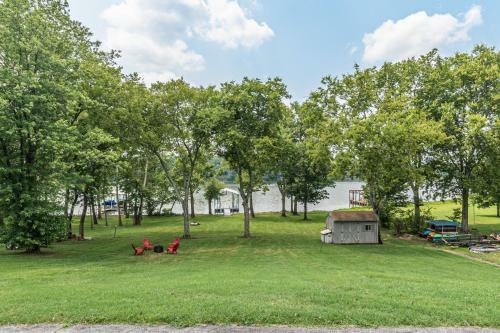 Lakefront Home Firepit & Deck