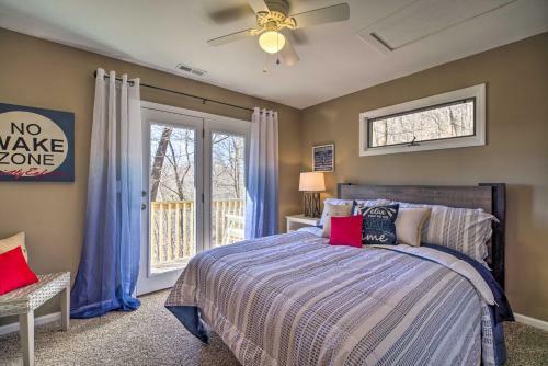 Cozy Lake-view Home Dog Friendly And Boat Slip!