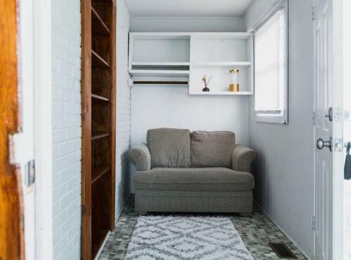 Cozy Mid-century Cottage King Bed 3bed 1bath