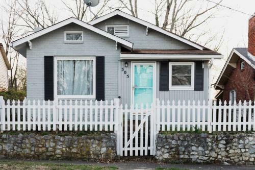 Cozy Mid-century Cottage King Bed 3bed 1bath
