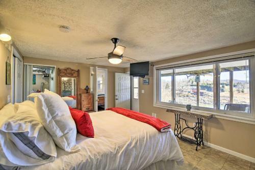 Sun-soaked Kingsport Home With Deck And Lake View