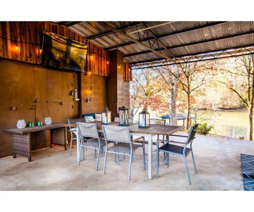 Classic Lake House Lakefront With Fire Pit And Dock