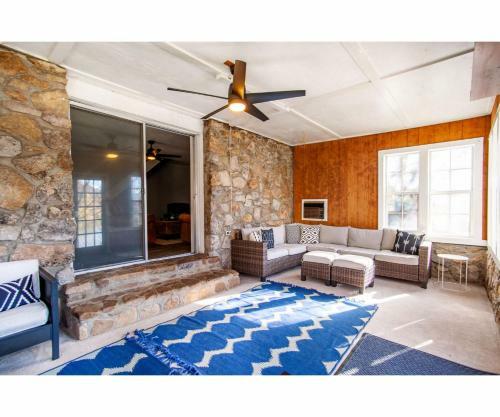 Classic Lake House Lakefront With Fire Pit And Dock