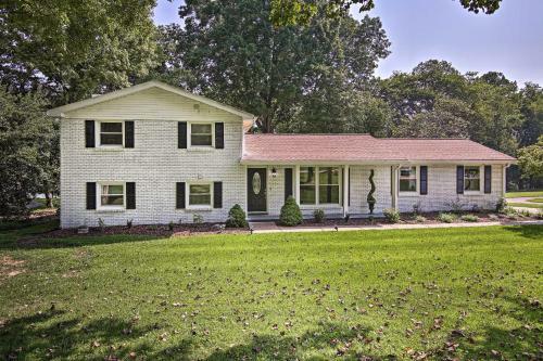 Family Home On Cumberland River With Boat Dock!