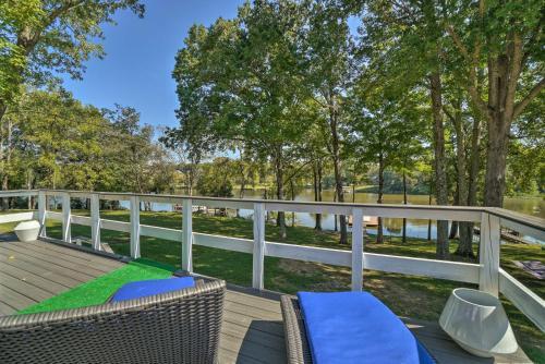 Family Home On Cumberland River With Boat Dock!