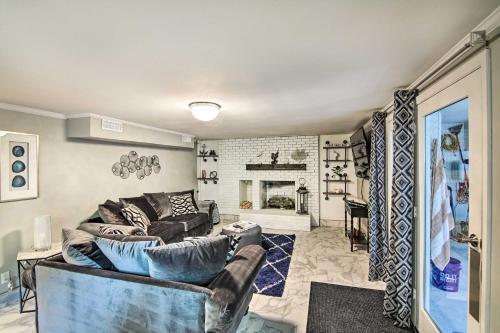 Family Home On Cumberland River With Boat Dock!