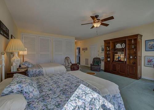 Far Horizons #416 By Aunt Bug's Cabin Rentals