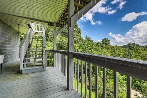 Serene Smithville Home With 2 Decks And Lake View