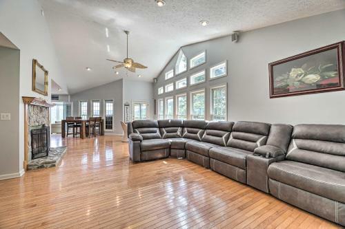 Serene Smithville Home With 2 Decks And Lake View